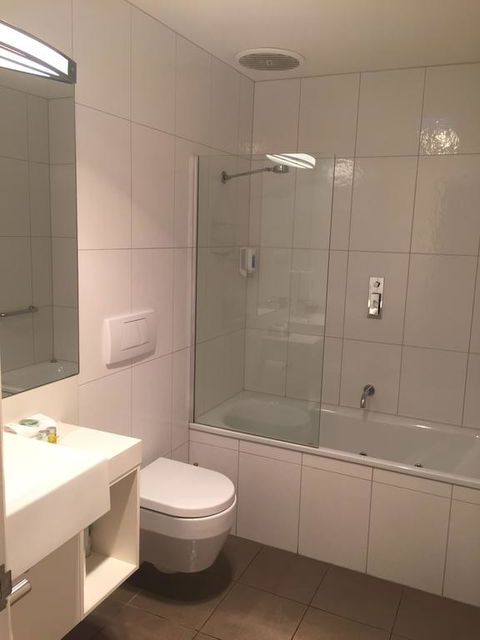 Chestnut Tree Holiday Units - Mackay Tourism 1