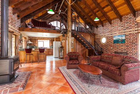 Chianti Cottages - Mackay Tourism 2
