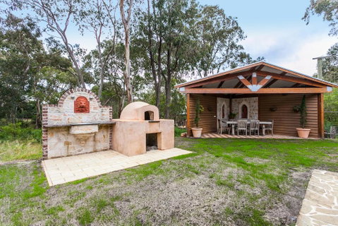 Chianti Cottages - Mackay Tourism 1