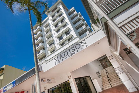 Chic City Apartment With Waterfront Views - Mackay Tourism 1