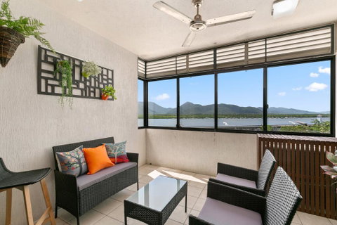 Chic City Apartment With Waterfront Views - Mackay Tourism 0