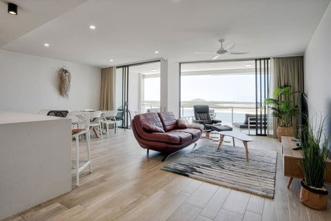 Chic Getaway At The Cosmopolitan Cotton Tree - Mackay Tourism 0