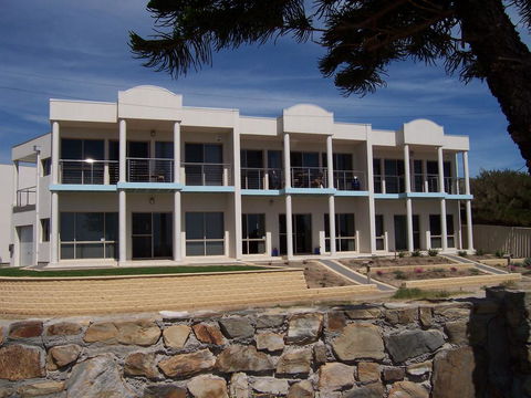 Christies Seahorse Holiday Townhouses - Mackay Tourism 0