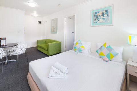 City Edge East Melbourne Apartment Hotel - Mackay Tourism 0