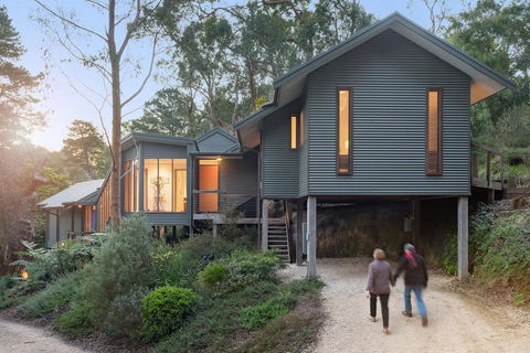 Cladich Pavilions Bed And Breakfast - Mackay Tourism 0
