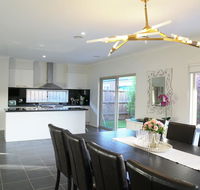 Classic 6BRM Villa in Melbourne - Mackay Tourism