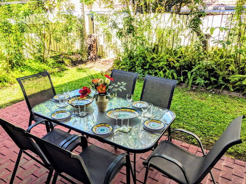 Cleveland Visitor Villas Motel - Mackay Tourism 1