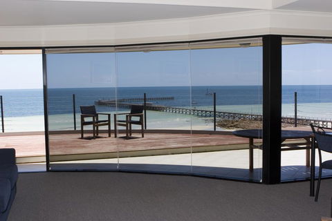 Cliff House Beachfront Villas - Mackay Tourism 1