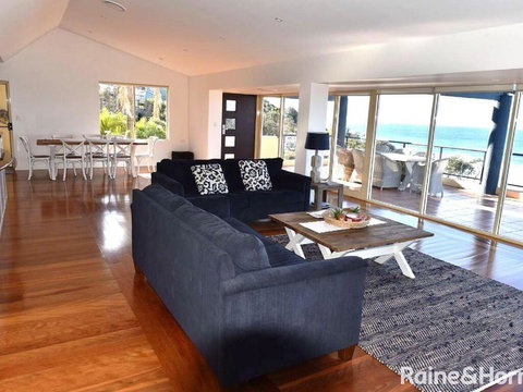 Cliff View - 62 Forresters Beach Road - Mackay Tourism 1