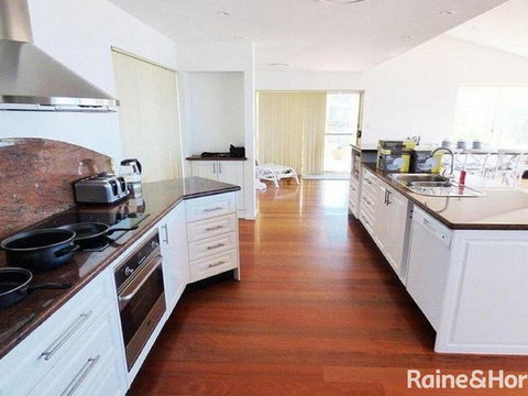 Cliff View - 62 Forresters Beach Road - Mackay Tourism 3