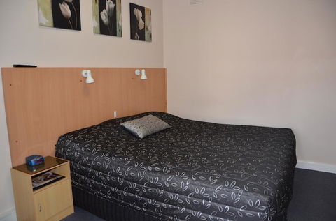 Clifton Motel - Mackay Tourism 0