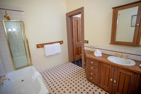 Clocktower Suites - Mackay Tourism 2