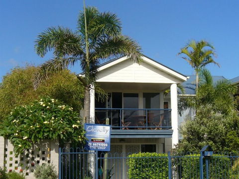 Clovelly Beach Townhouse - Mackay Tourism 1