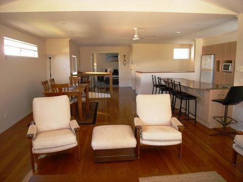 Clovelly Beach Townhouse - Mackay Tourism 2