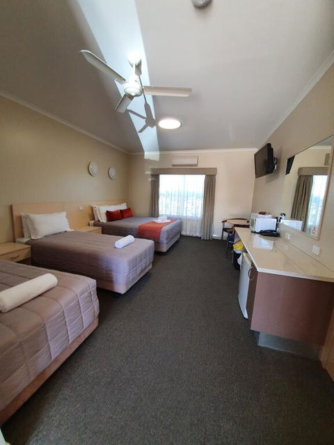 Club Motor Inn - Mackay Tourism 1