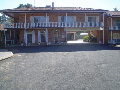 Coachmans Rest Motor Lodge - Mackay Tourism 3
