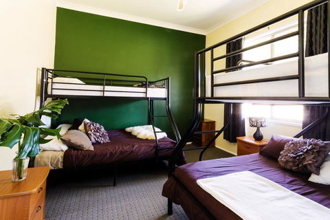 Coal D' Vine Cottage - Cessnock NSW - Mackay Tourism 2