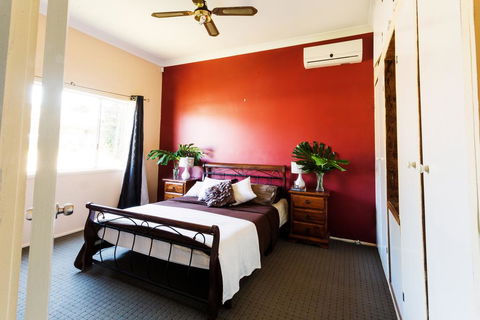 Coal D' Vine Cottage - Cessnock NSW - Mackay Tourism 1