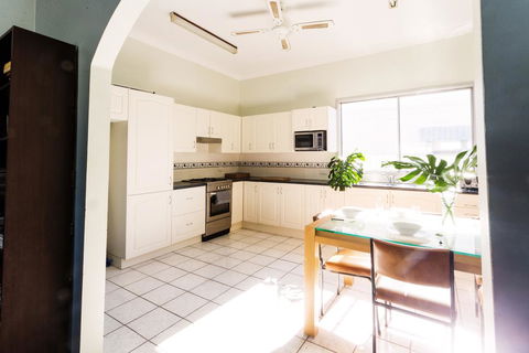 Coal D' Vine Cottage - Cessnock NSW - Mackay Tourism 0