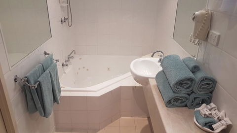 Coal Valley Motor Inn - Mackay Tourism 3