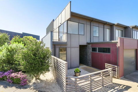 Coast Drive Beach Golf 31 - Mackay Tourism 2