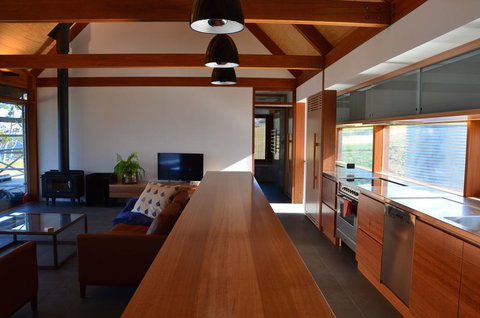 Coast House Tasmania - Mackay Tourism 1