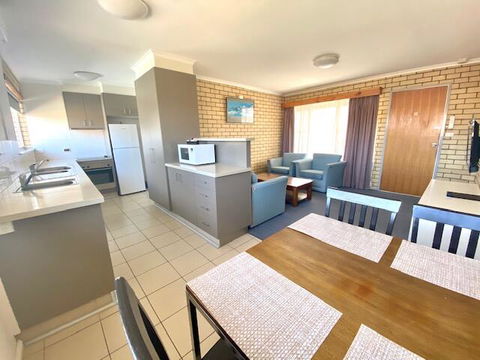 Coastal Comfort Motel - Mackay Tourism 1