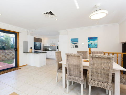 Coastal Haven @ Gerroa - Mackay Tourism 1