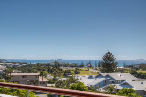 Coffs Jetty Beach House - Mackay Tourism 0