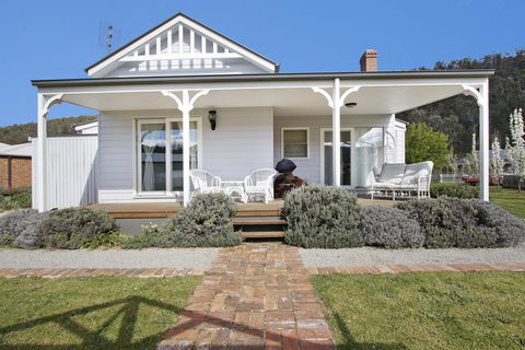 Collins Cottage - Mackay Tourism 1