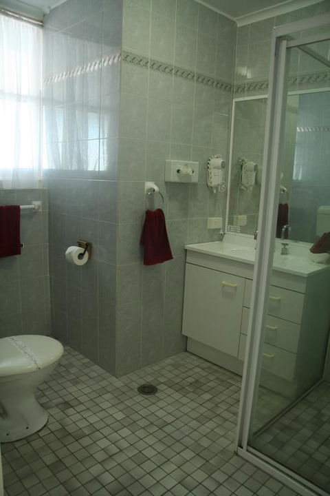 Colonial Court Motor Inn - Mackay Tourism 3