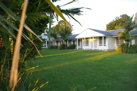 Colonial Court Motor Inn - Mackay Tourism 1