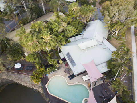 Colonial Village Cabins, Camping & Tours - Hervey Bay YHA - Mackay Tourism 1