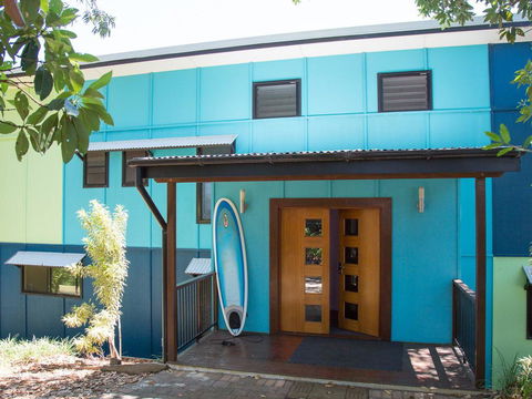 Colours Of Cylinder - Mackay Tourism 0