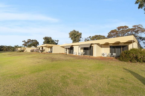 Comfort Inn & Suites Riverland - Mackay Tourism 3