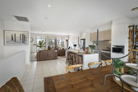 Comfy Coast Drive Condo - Mackay Tourism 1