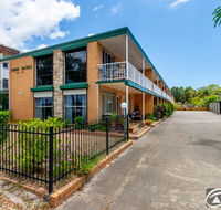 Comfy Ground Floor Unit opposite waterfront Welsby Pde Bongaree - Mackay Tourism