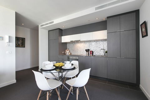 Complete Host Wrap Apartments - Mackay Tourism 2