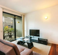Contemporary 1 Bedroom Teneriffe Apartment with Pool and Gym - Mackay Tourism