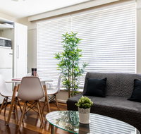 Contemporary Light Filled Boutique 2B Chapel St Apt  Parking - Mackay Tourism