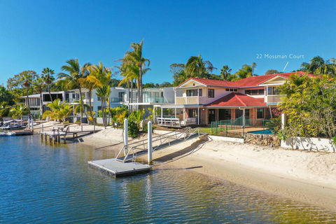 Convenience, Space & Location, Noosa Heads - Mackay Tourism 0