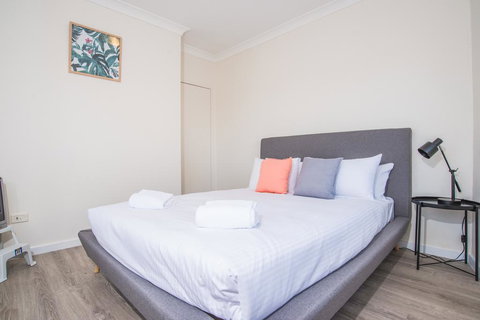Convenient 2bed Rockdale APT Next To Station&Beach - Mackay Tourism 2