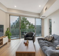 Convenient Apartment - 1 Min Walk To Train - Mackay Tourism