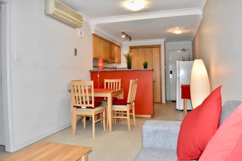 Convenient City Apartment With Pool Gym And Tennis Court - Mackay Tourism 1
