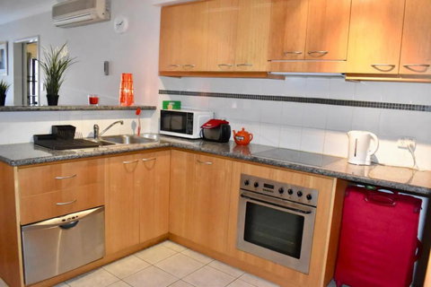 Convenient City Apartment With Pool Gym And Tennis Court - Mackay Tourism 3