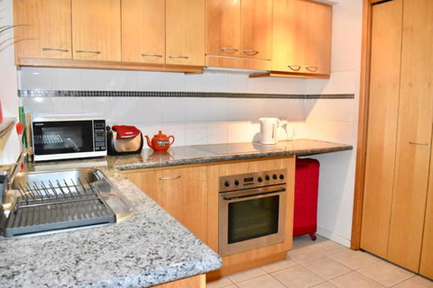 Convenient City Apartment With Pool Gym And Tennis Court - Mackay Tourism 2