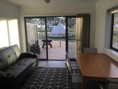 Coonawarra Cabins Unit A - Mackay Tourism 2