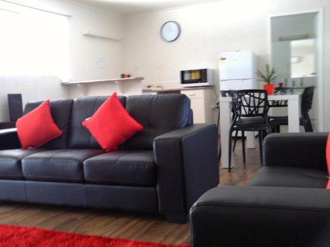 Coral Sands Motel - Mackay Tourism 1