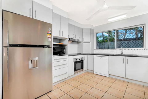 Coral Sea Holiday House - Mackay Tourism 3
