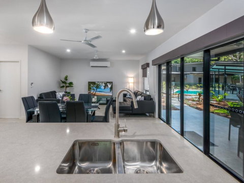 Corals - Tropicana Resort - Cli - Mackay Tourism 1